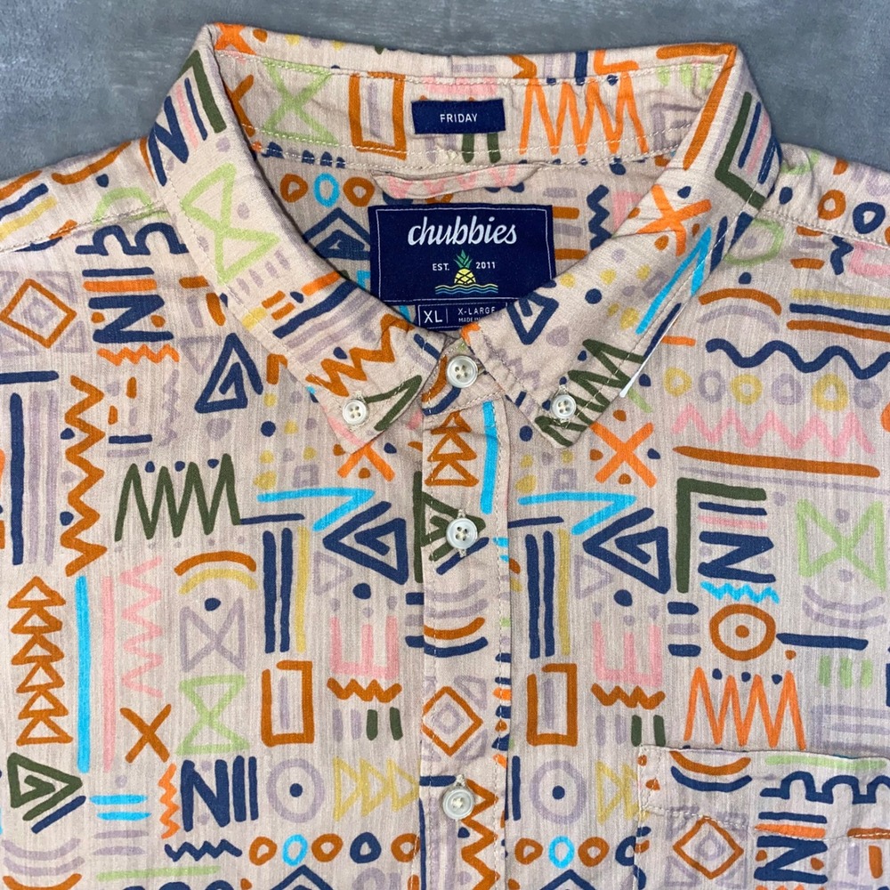 Chubbies Mens XL Friday Button Down Short Sleeve Disco Desert Shirt Tan NWT Gift